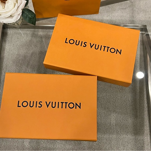 Louis Vuitton Magnetic Gift Boxes Set - Picture 4 of 13